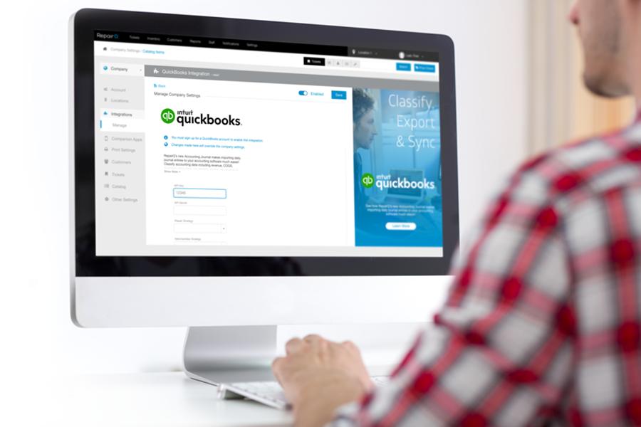 An employee working on his laptop with Quickbooks dashboard on his screen.