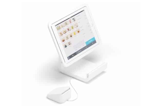 Square Stand包括一个iPad底座和一个用于非接触式和芯片支付的连接读卡器。