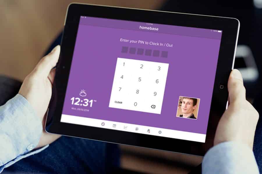 显示a time and attendance software on a tablet.