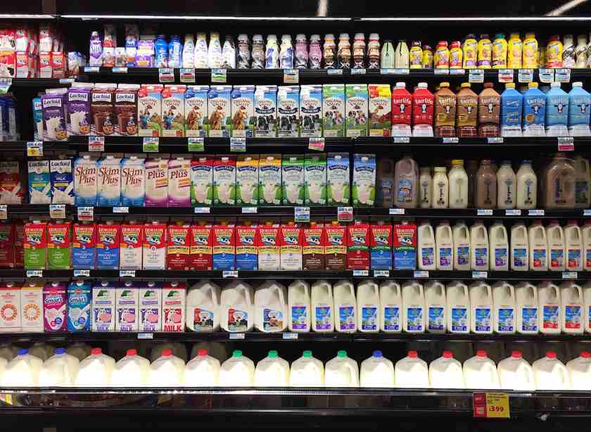 牛奶和乳制品货架的截图