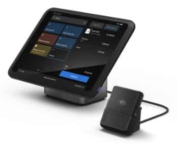 展示一个零售捆绑，包乐鱼app官网下载入口括一个iPad支架和一个芯片和EMV读卡器。