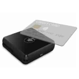 BBPOS Chipper 2X读卡器与信用卡。
