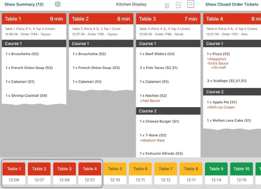 福克斯的助手在酒吧里有一台平板电脑，可以把一张球的导航系统都打开。