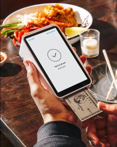通过Square终端支付。