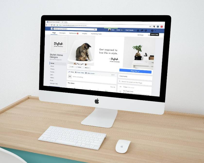 在iMac上显示facebook的商业页面。