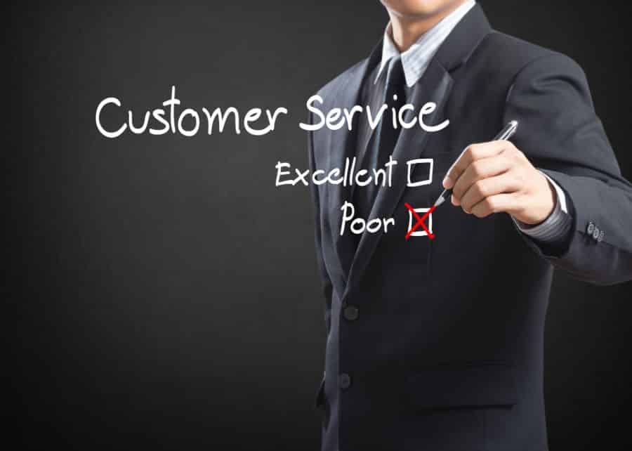 顾客对所收到的服务给予不良的反馈。