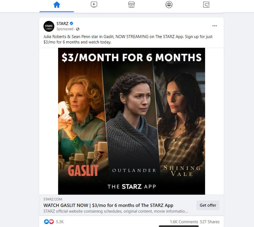 新闻动态中的Facebook广告示例。