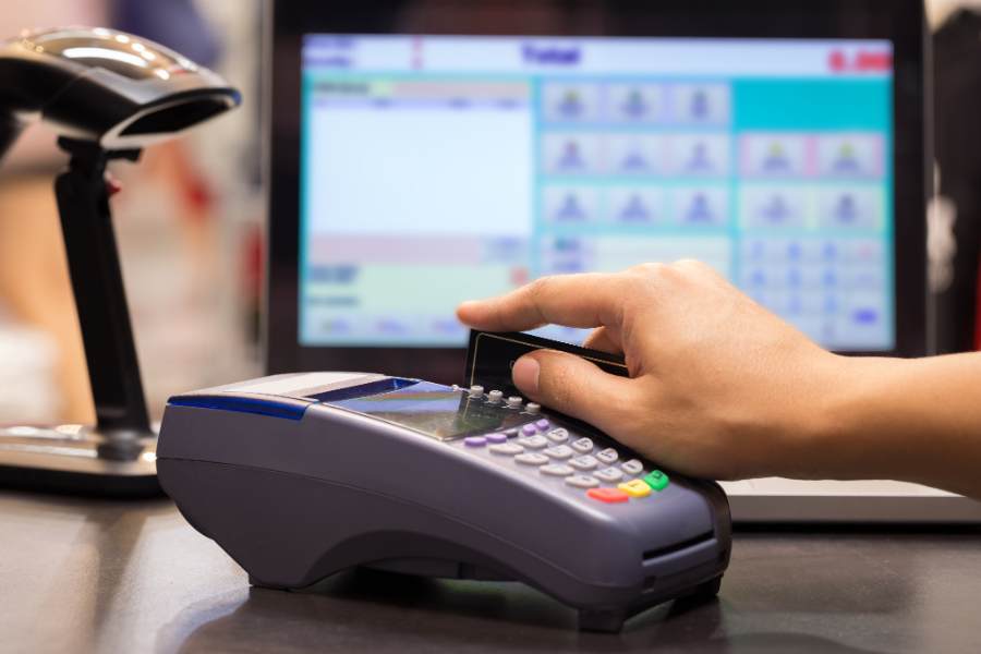 Swiping the credit card on pos.