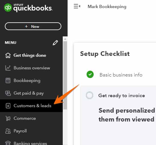 显示如何导航到QuickBooks Online中的客户列表的屏幕。
