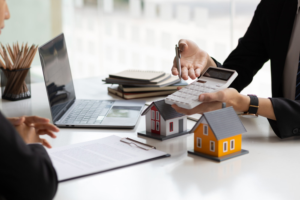 Real Estate Agent Talking To Client
